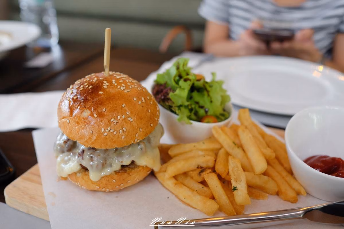 The hub cafe and eatery
