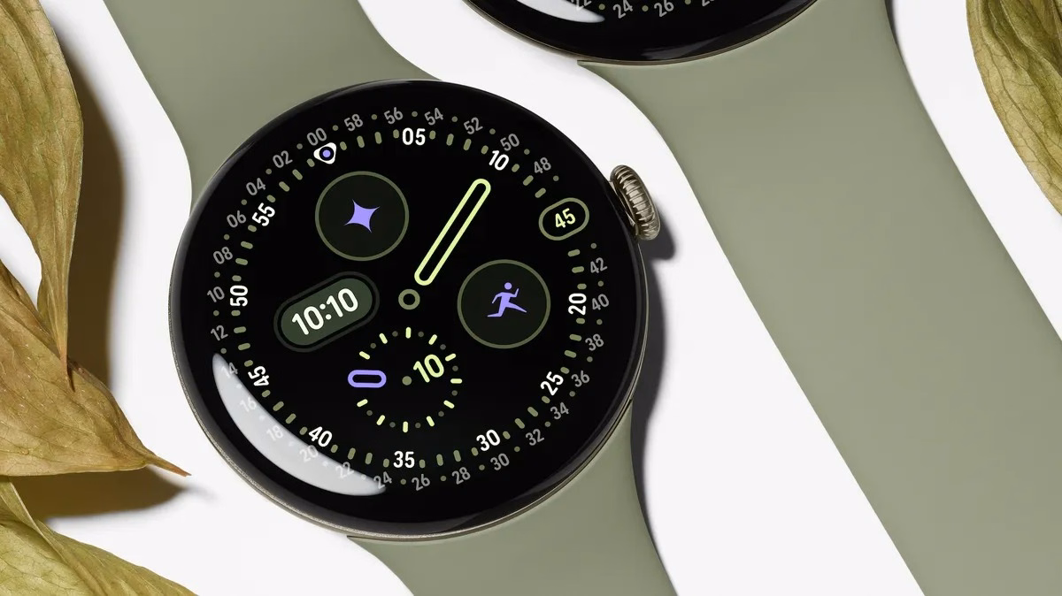 Google Pixel Watch 5 พร้อมสาย Active Band สี Olive