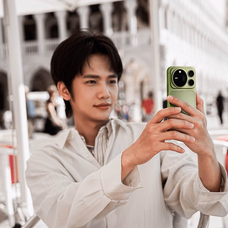 HONOR Magic9 Pro Max ถือใช้งานจริงจากทีเซอร์