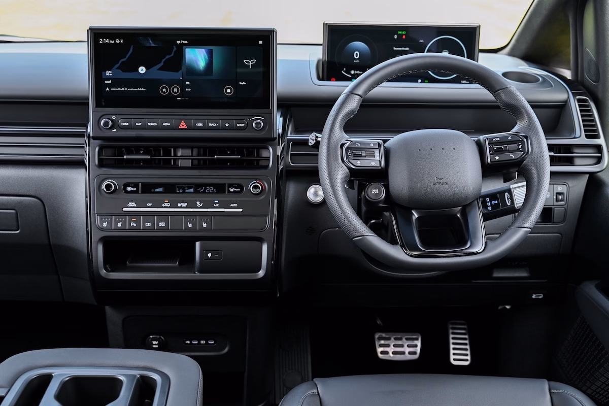 จอ Infotainment และคลัสเตอร์ดิจิทัล 12.3 นิ้ว ใน STARIA Hybrid