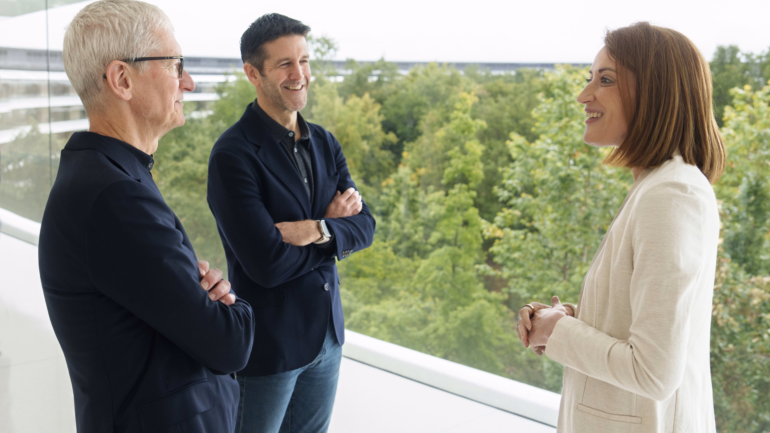 John Ternus, Tim Cook, Roberta Metsola San Francisco May