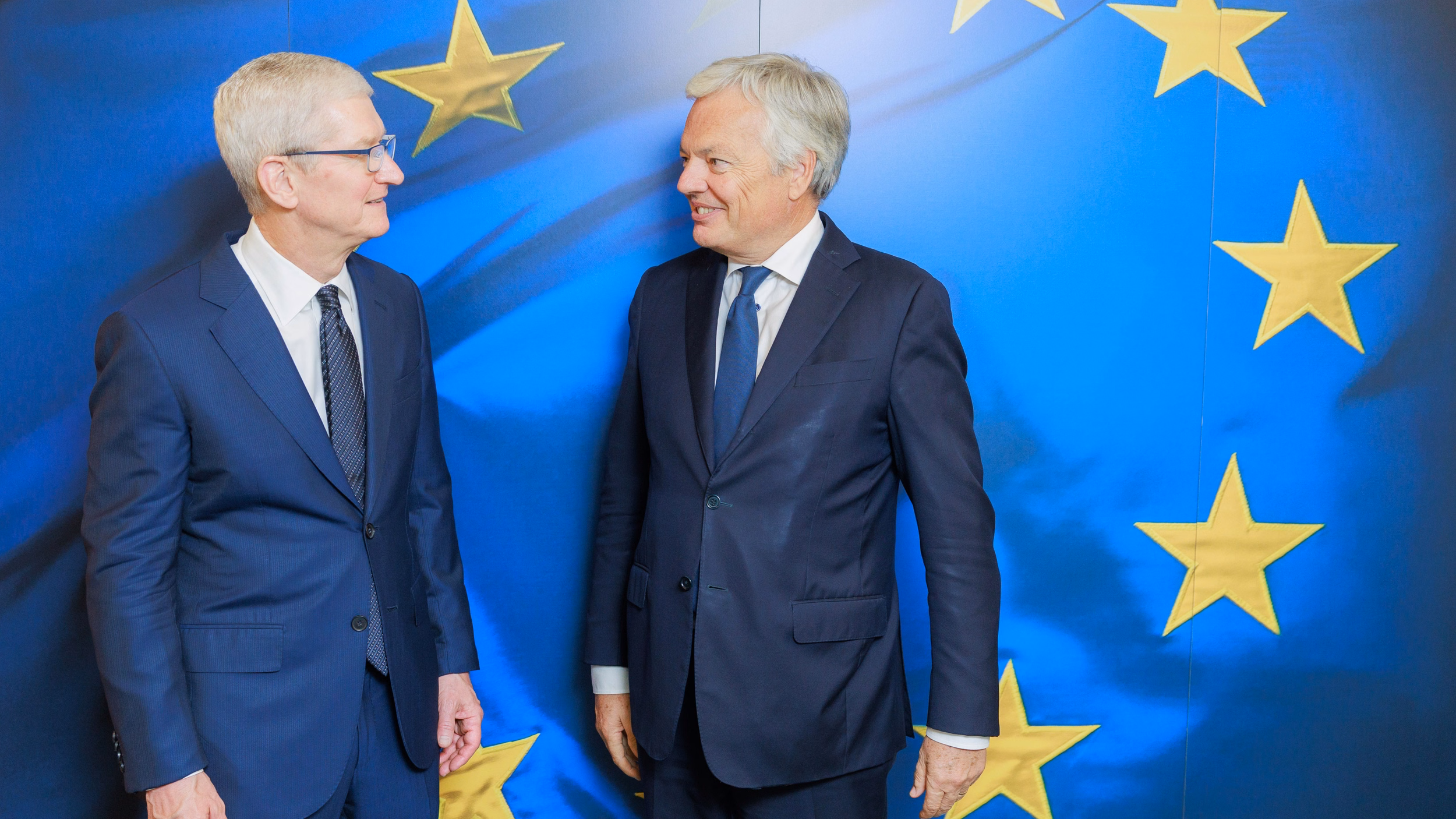 Tim Cook พบ Didier Reynders European Commission