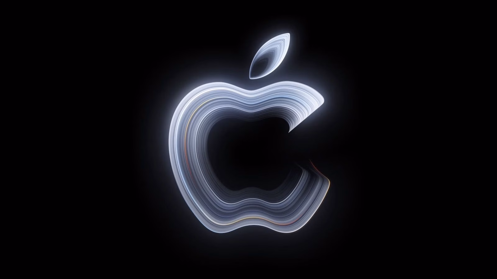 โลโก้ Apple เส้นแสงสีเงินบิดโค้งบนพื้นดำ จากคลิปเชิญงาน Pro and tell