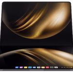 HUAWEI MateBook Fold จอพับ 18 นิ้วกางในท่าโน้ตบุ๊ก