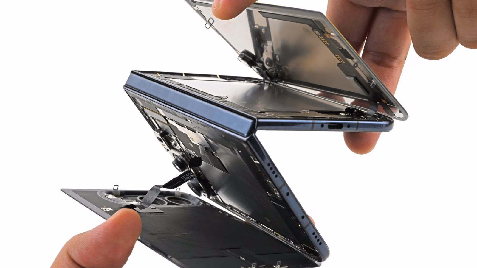 iFixit แกะ iPhone Duo แยกจอและบานพับออกจากตัวเครื่อง