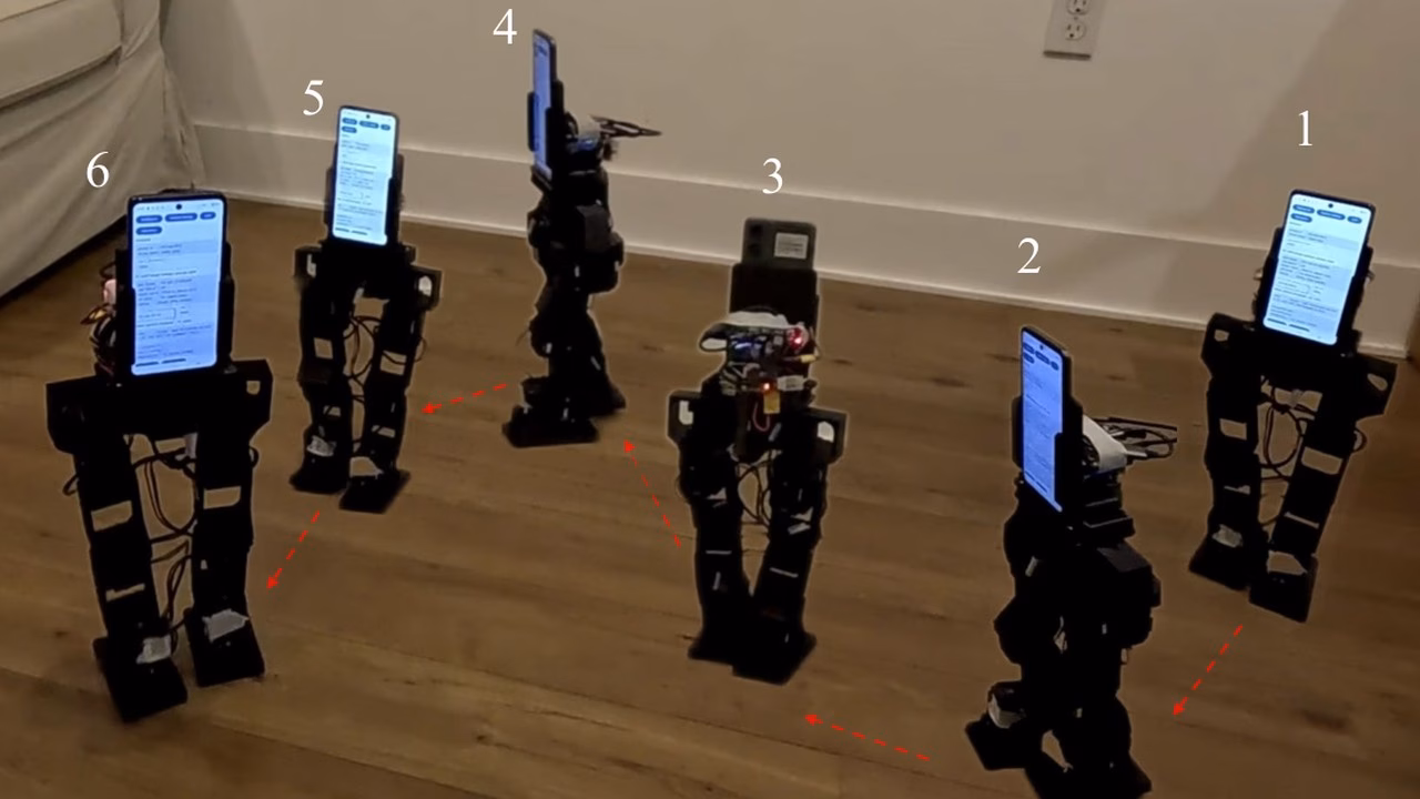 UCLA ปลุกมือถือเก่าในลิ้นชักให้มีขา PhoneBot หุ่นยนต์สองขาต้นทุนราว $400 เดินได้ ตามคนได้ ล้มแล้วลุกเอง